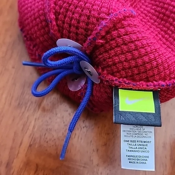NWT - Nike Football Soccer Club Barcelona, unisex beanie hat in Blue/Maroon - Picture 5 of 7